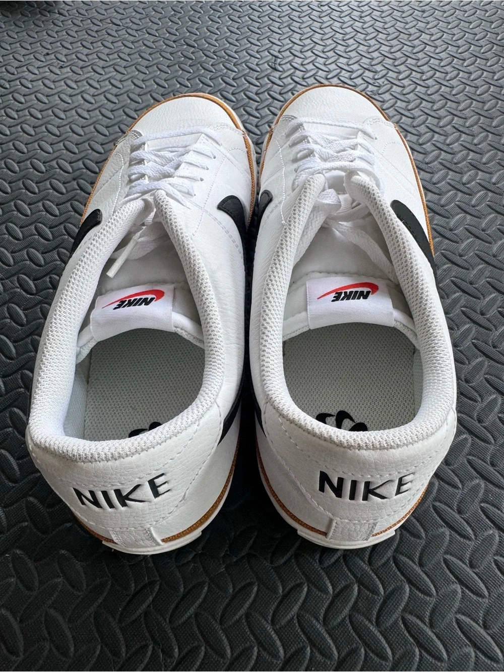 Nike classic low